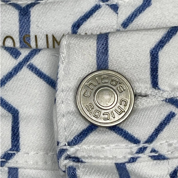 So Slimming Girlfriend Crop by Chico's, Size 0 (Normal Size 4) Blue and White - Picture 5 of 13